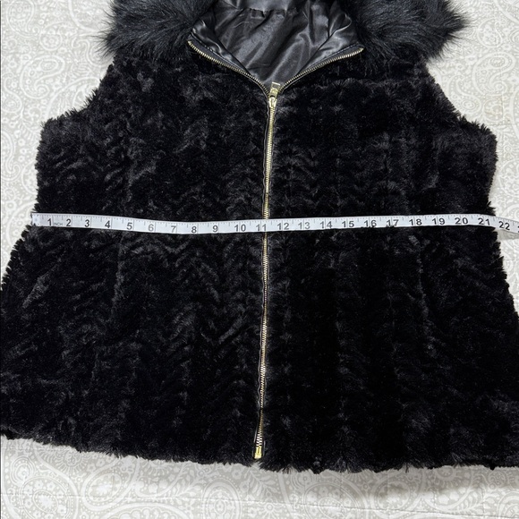 New Marc New York Black Faux Fur Vest Gold Zip Pockets Plush Collar Jacket Sz XL - Picture 9 of 11